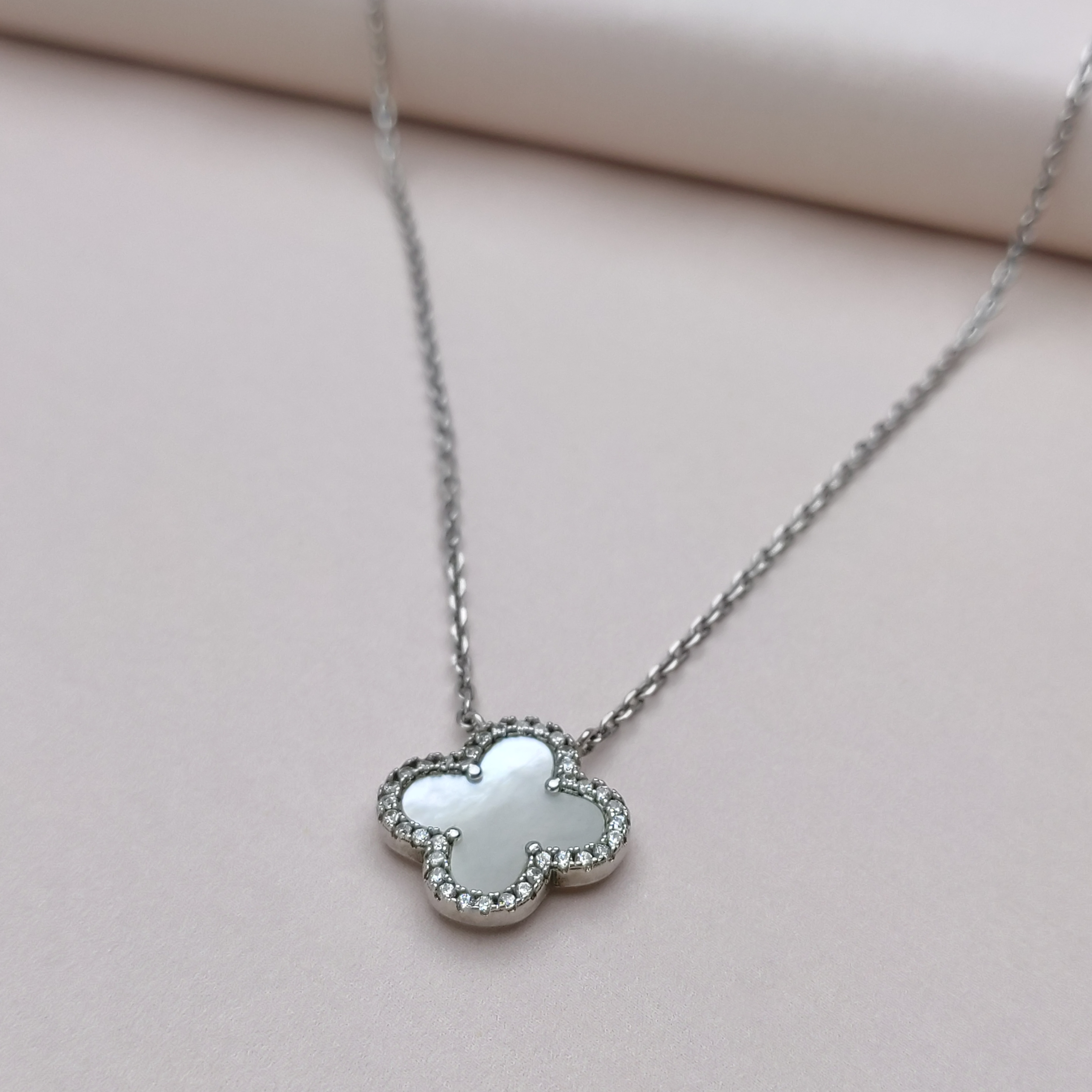 Collar trébol nácar en plata 925